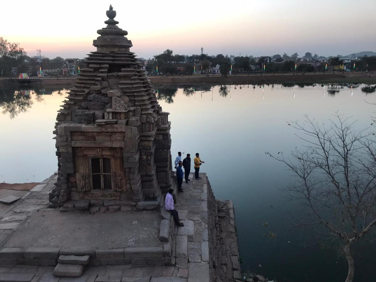 Friends In Khajuraho Lägenhet Exteriör bild