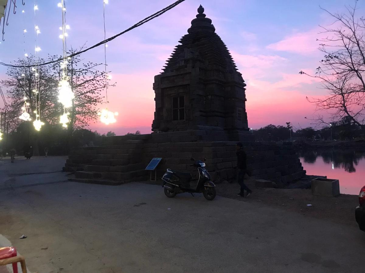 Friends In Khajuraho Lägenhet Exteriör bild