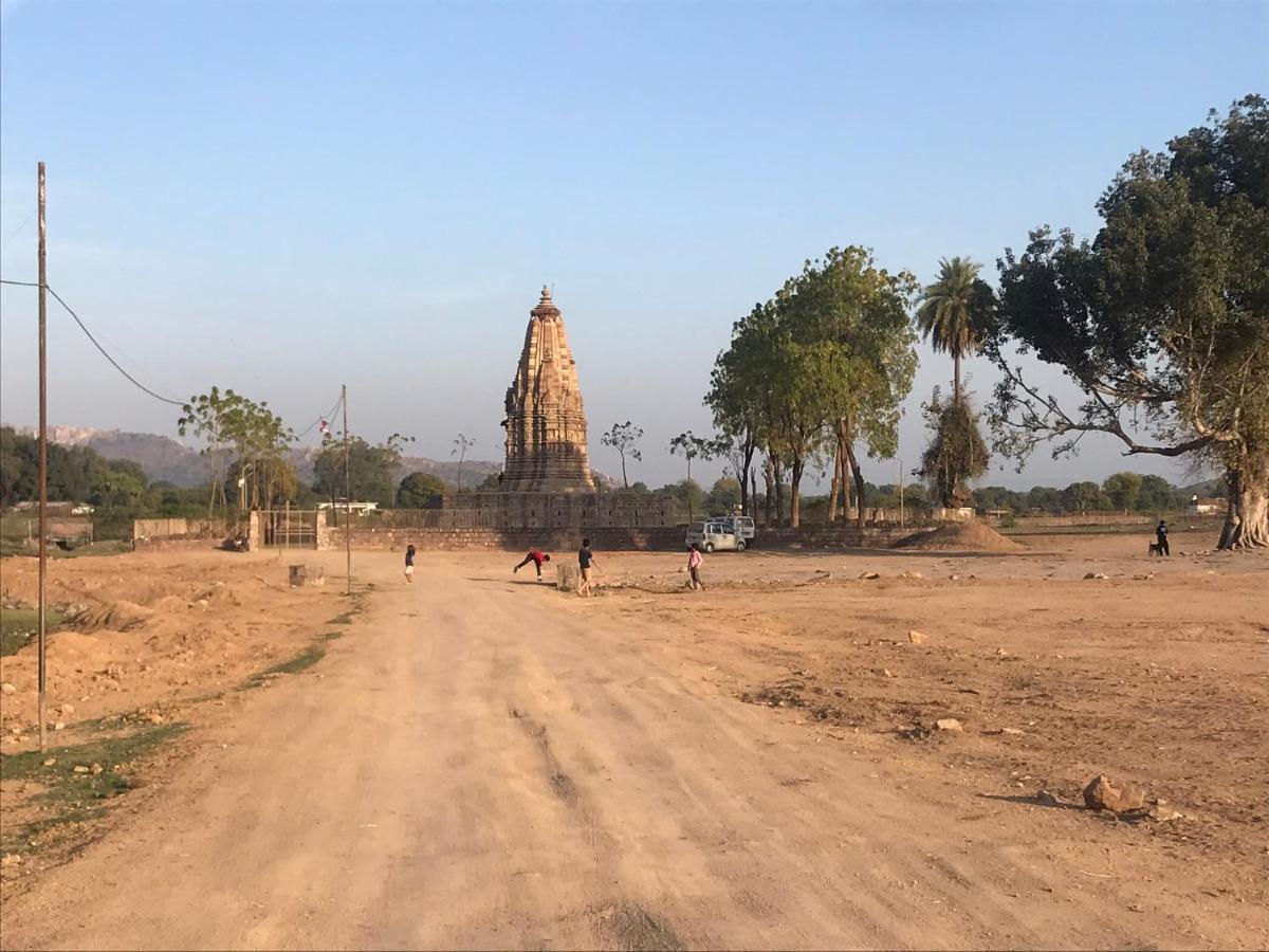 Friends In Khajuraho Lägenhet Exteriör bild