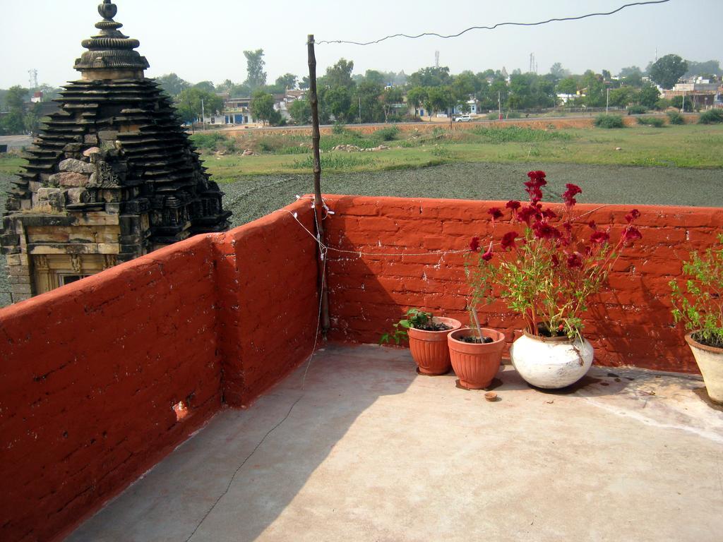 Friends In Khajuraho Lägenhet Exteriör bild